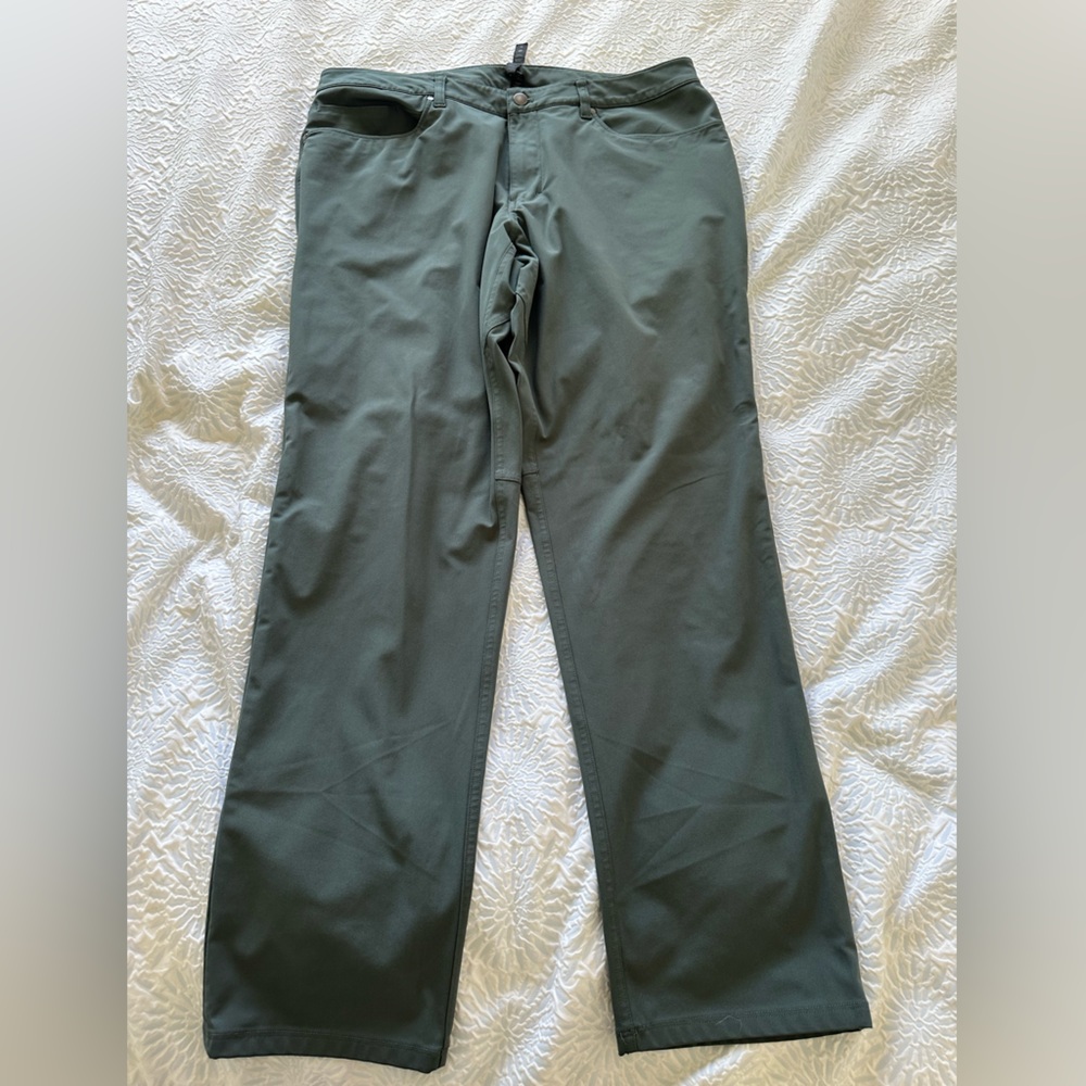 Gently used Lululemon Men’s ABC Pants Classic